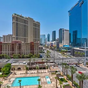 https://stunning-balcony-strip-view-mgm-signature-free-valet.las-vegashotels.net